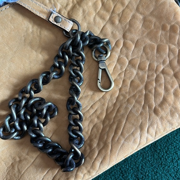 BEAUTIFUL MAXON COLLECTION PEBBLED LEATHER HANDBAG. Yellow-tan color. VG/EUC. - Picture 10 of 13